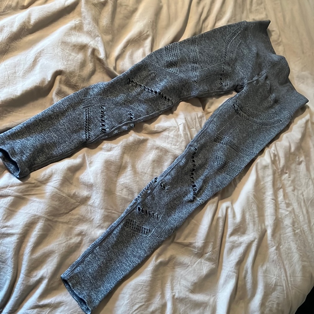 Alo gray leggings with cut out pattern